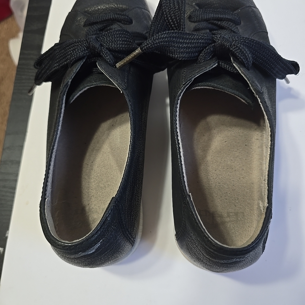 Dansko Ladies Black Textured Leather Sneakers Size 39 (8.5) Good Condition - Picture 6 of 8